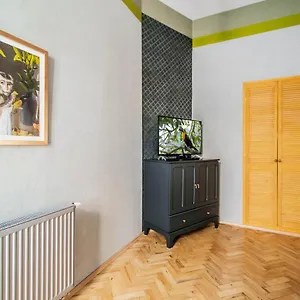 3bdr Oasis In The Heart Of Apartment