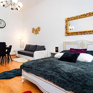 Black Gold Kingdom Apartment