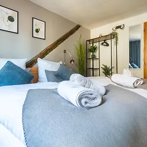 20 Seconds To Charles Bridge Apartment